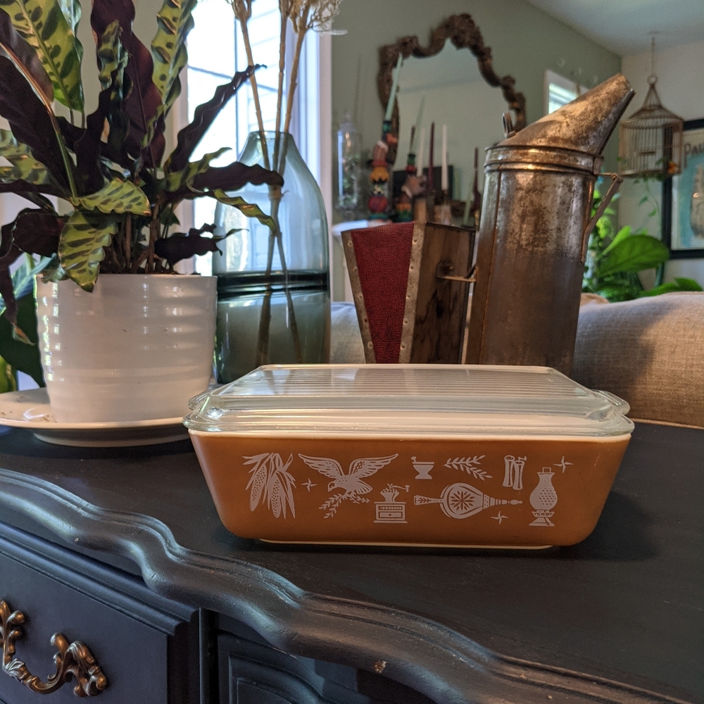 0503 1 1/2 qt vintage PYREX